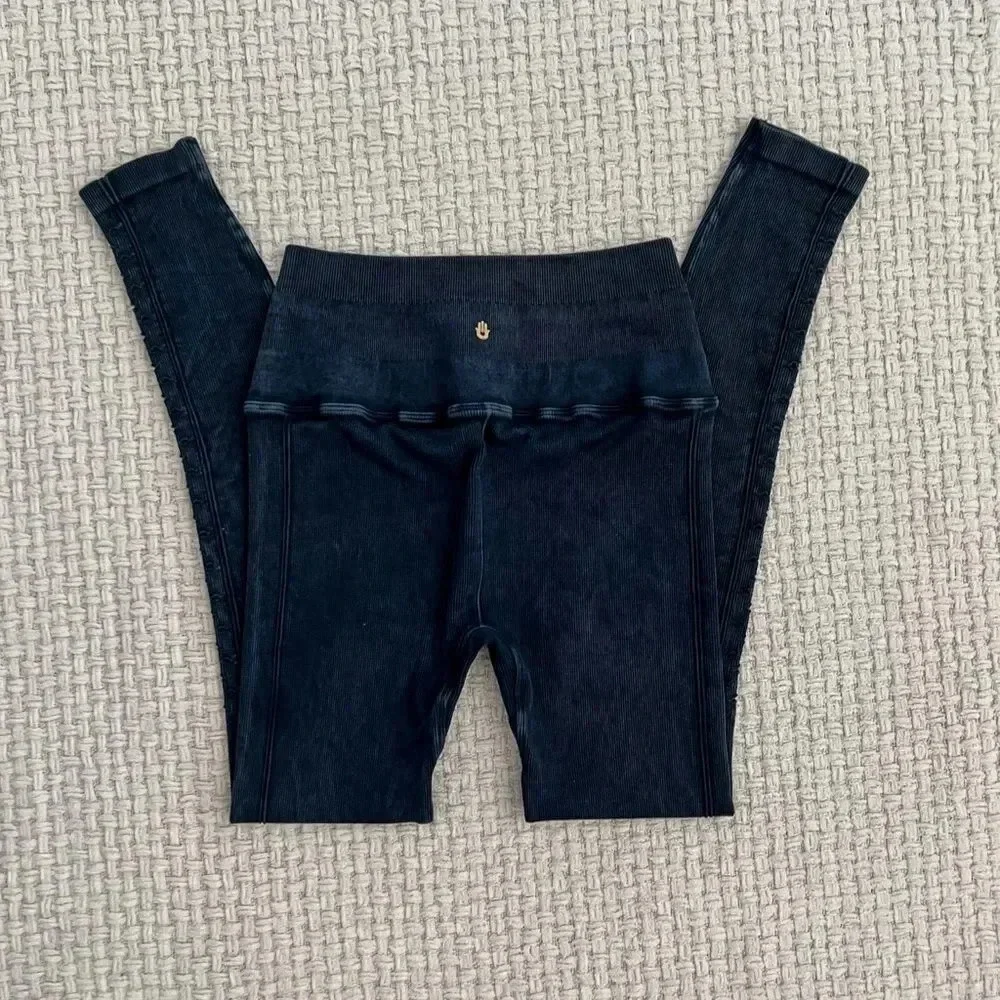 𝅺SPIRITUAL Gangster Leggings - Picture 3 of 5